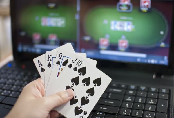 Filipino player using inplay casino on a mobile phone