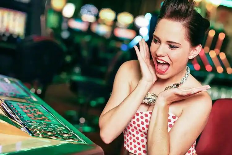 Filipino player accessing live casino on mobile browser